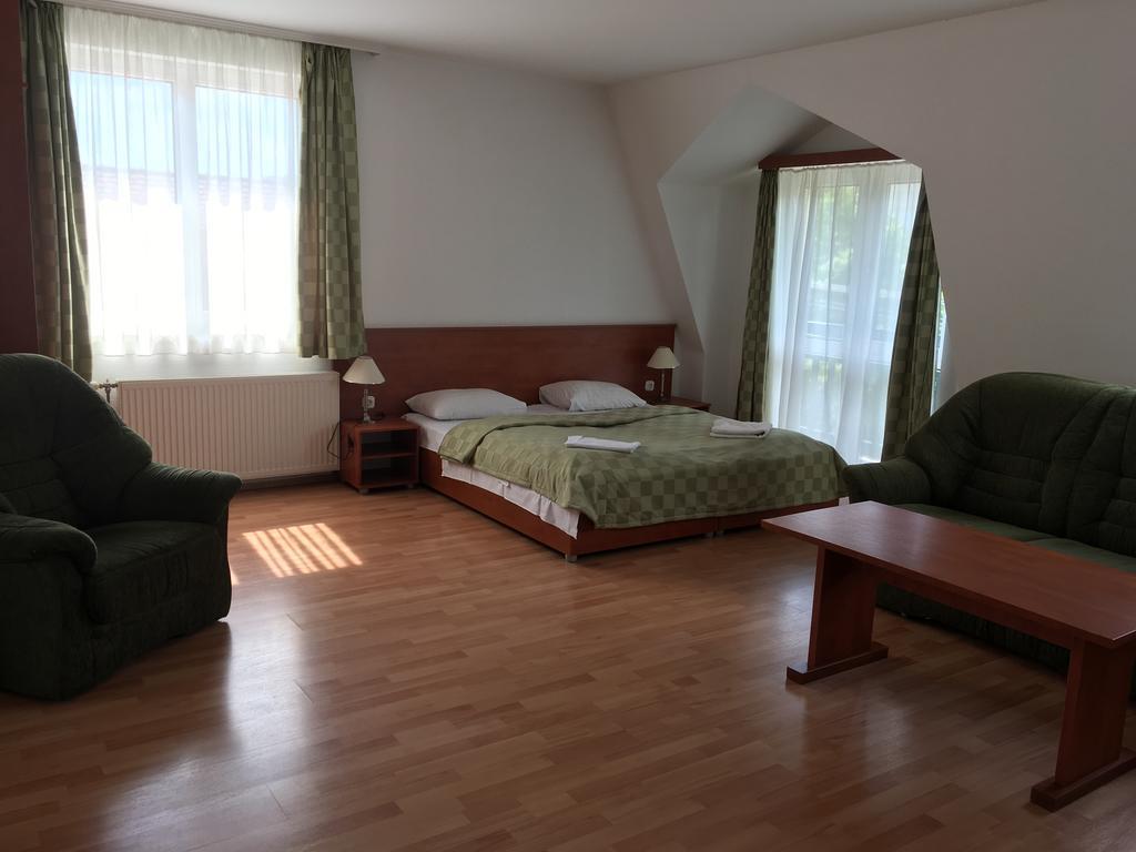 Hajdúszoboszló Hotel Kristaly المظهر الخارجي الصورة