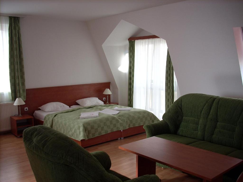 Hajdúszoboszló Hotel Kristaly الغرفة الصورة