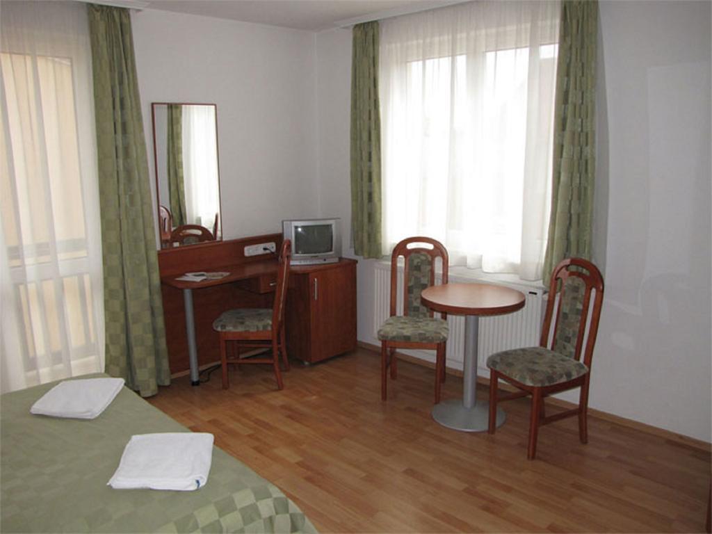 Hajdúszoboszló Hotel Kristaly المظهر الخارجي الصورة